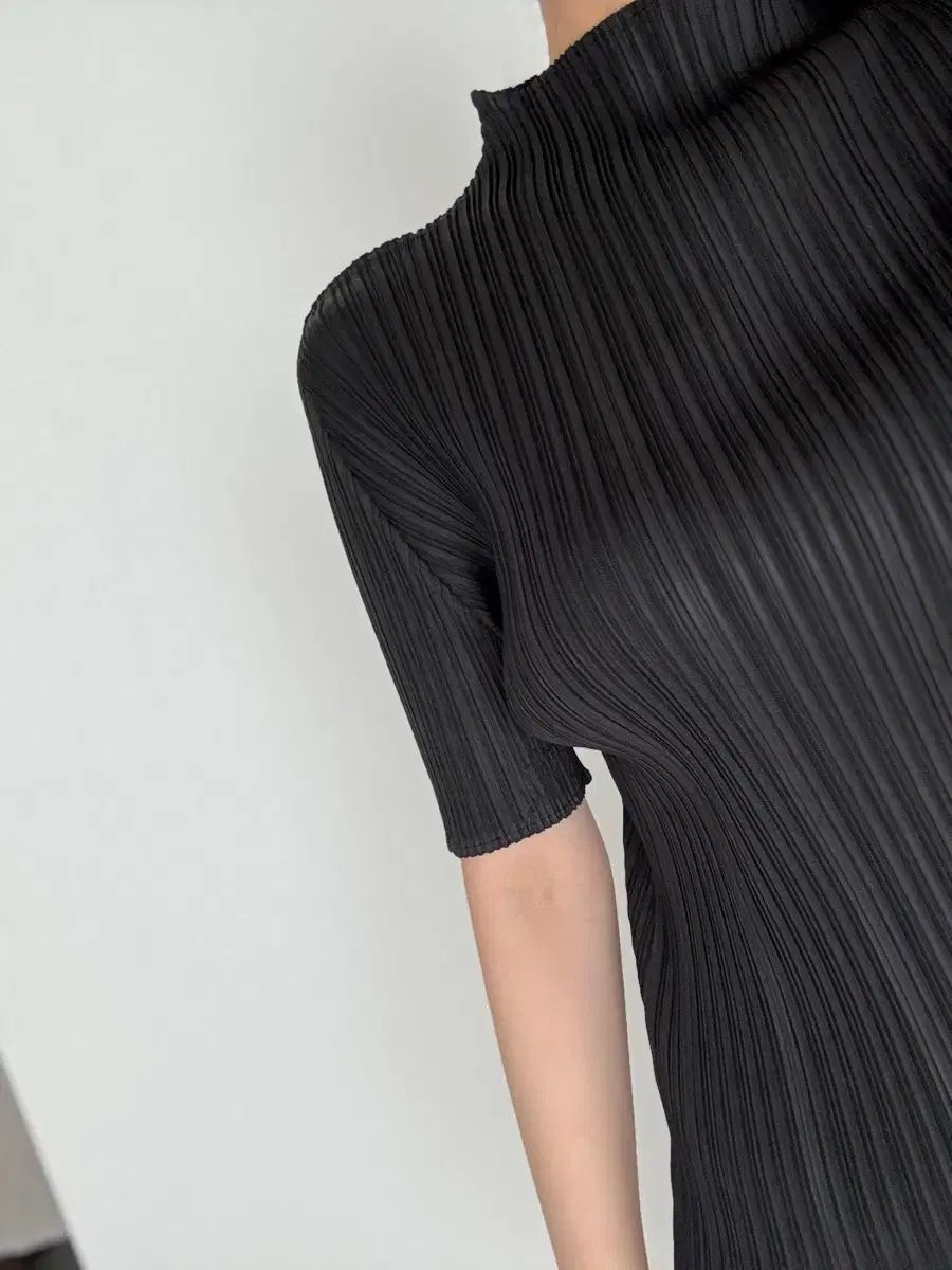 基本 プリーツ 半袖 モックネック ブラック