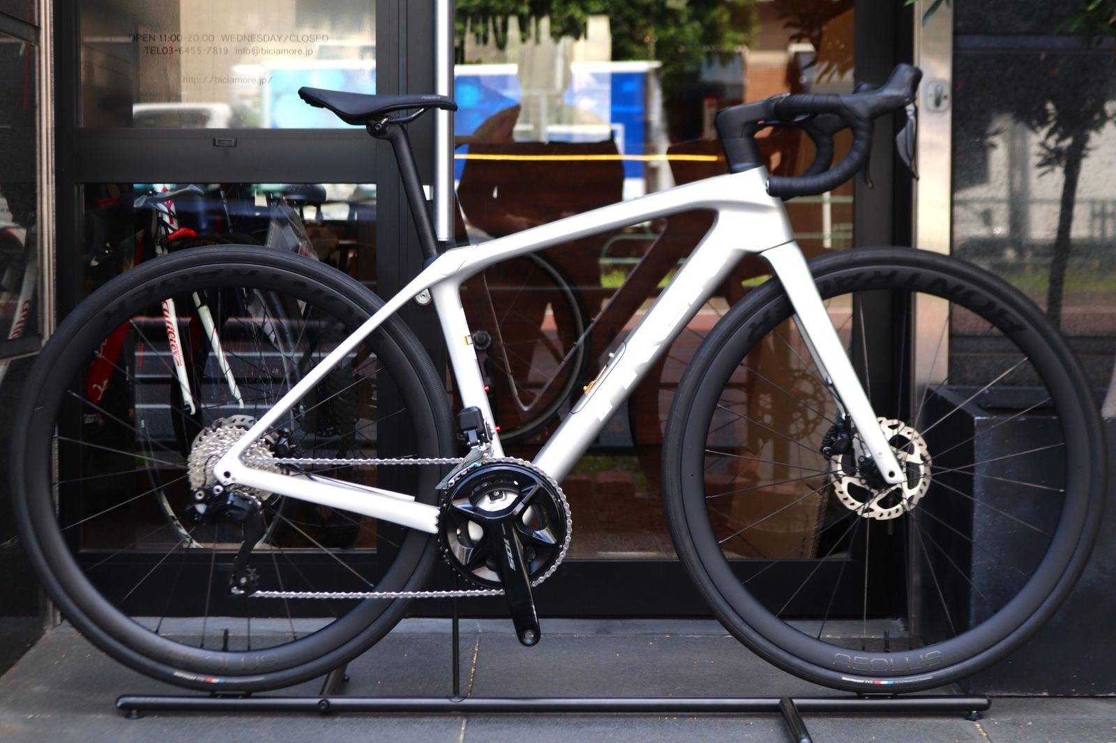 トレック TREK ドマーネ DOMANE SL6 2025モデル 50サイズ シマノ 105 R7170 Di2 12S カーボン ロードバイク AEOLUS PRO37 【東京南麻布店】