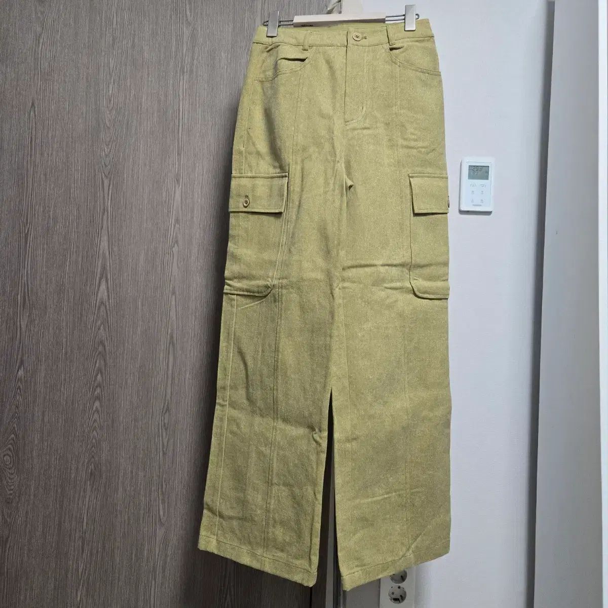 新品) Thursday Island トゥーインク カーキ色 ワイド カーゴ パンツ