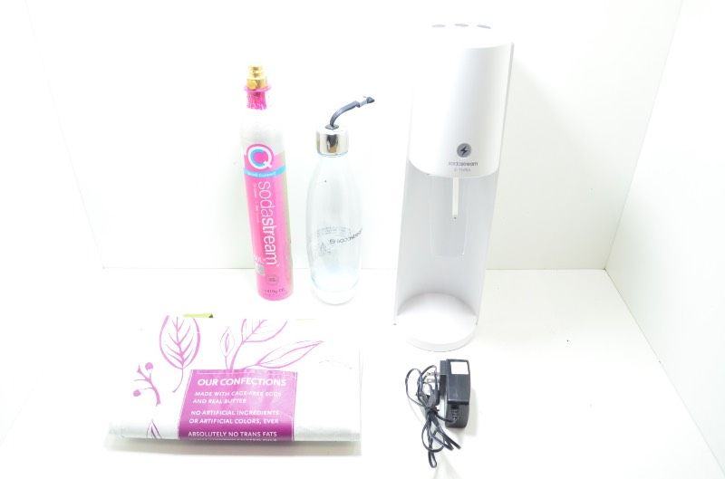 【送料無料】　ソーダストリーム SodaStream E-TERRA ホワイト 炭酸水メーカー 電動モデル 炭酸メーカー 家庭用