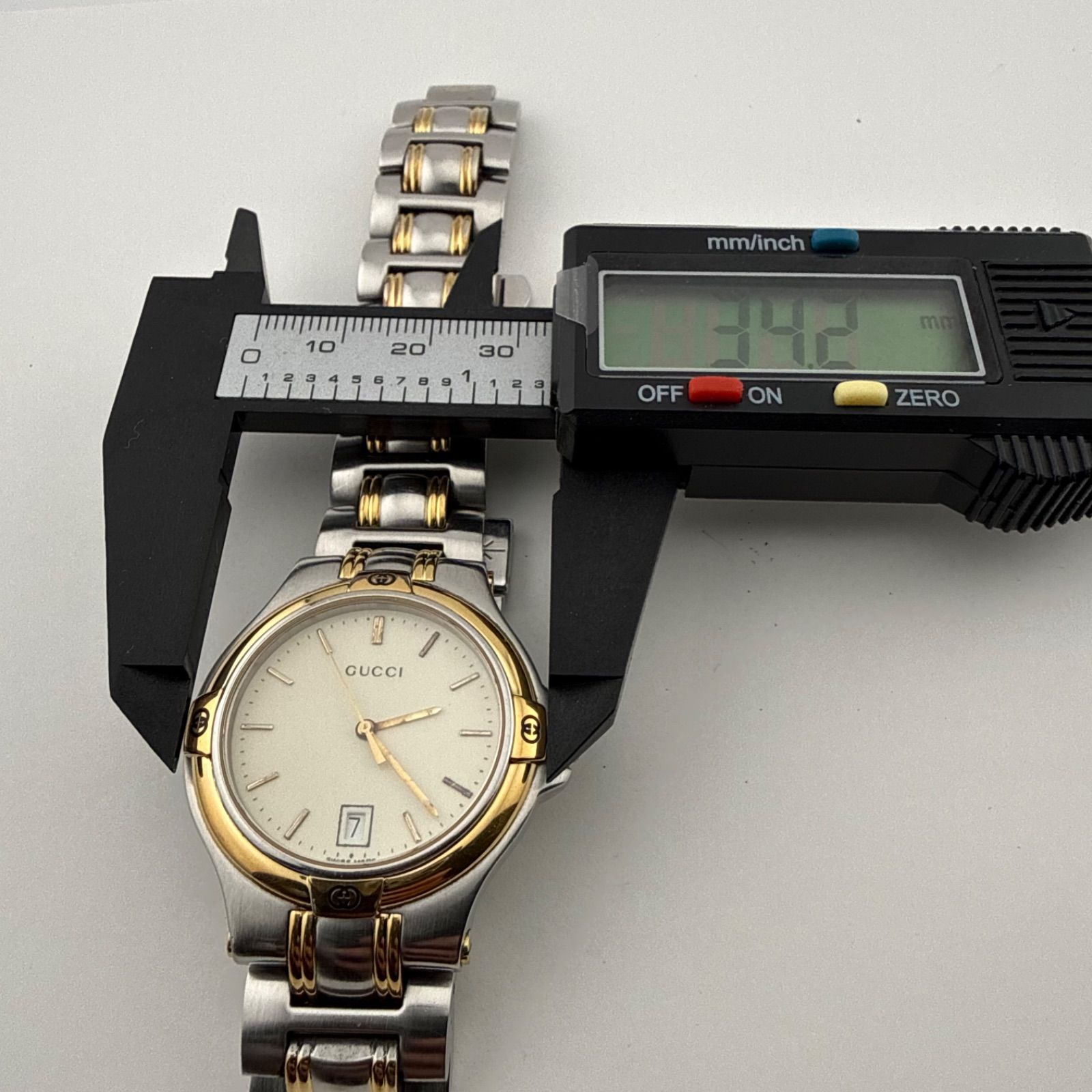 GUCCI グッチ 9040M クォーツ メンズ 腕時計 ジャンク 不稼働 リューズ 