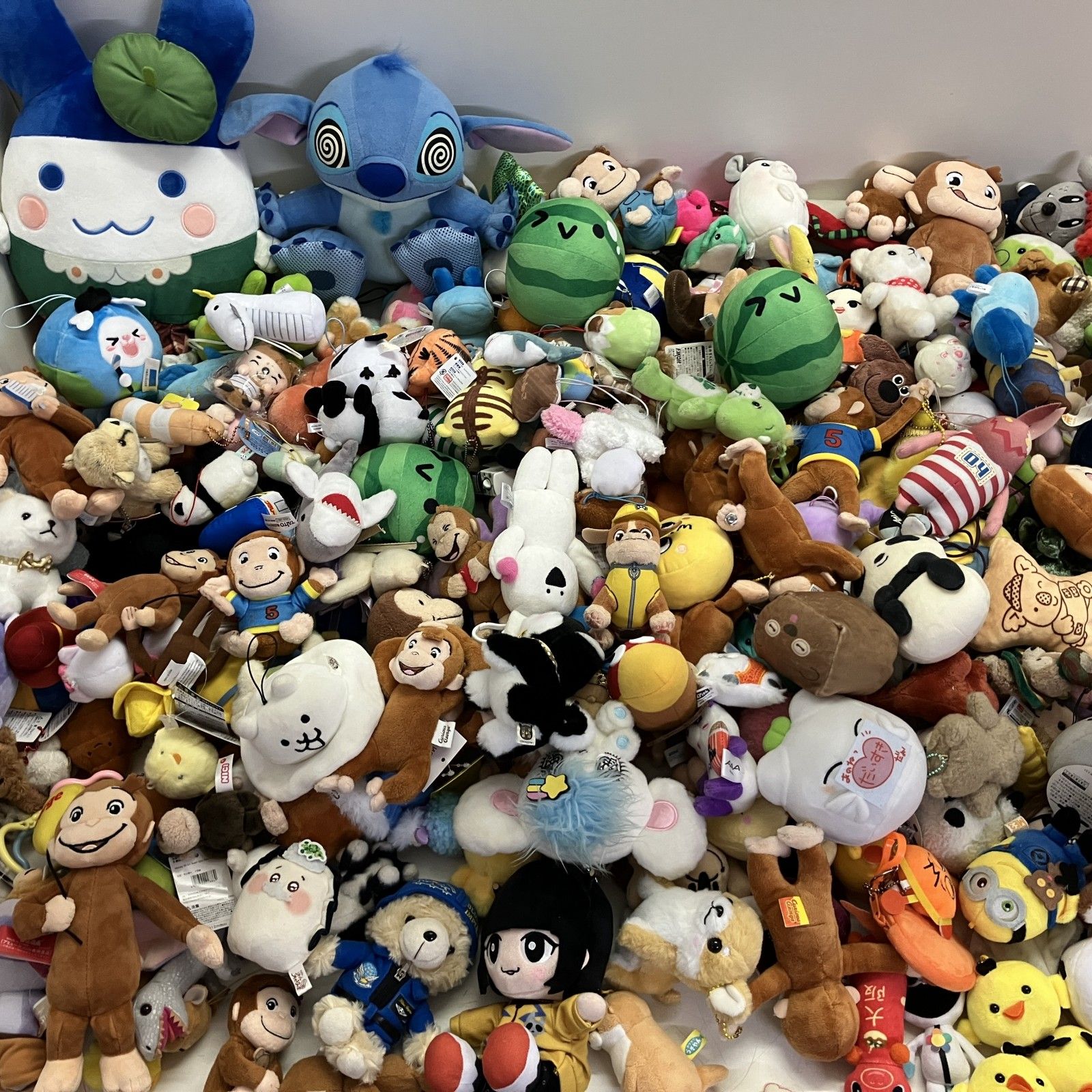 ◆ 約260点 まとめ商品 ミニぬいぐるみ キーホルダー マスコットなど Disney おさるのジョージ アニマル スイカゲーム 他 現状品