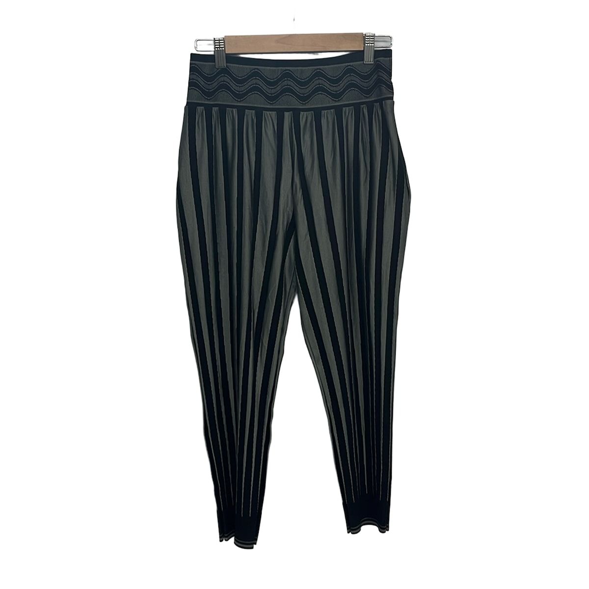 me ISSEY MIYAKE(ミー/イッセイミヤケ) パンツ サイズ3 L レディース美品 - 黒×グレー フルレングス/ストライプ
