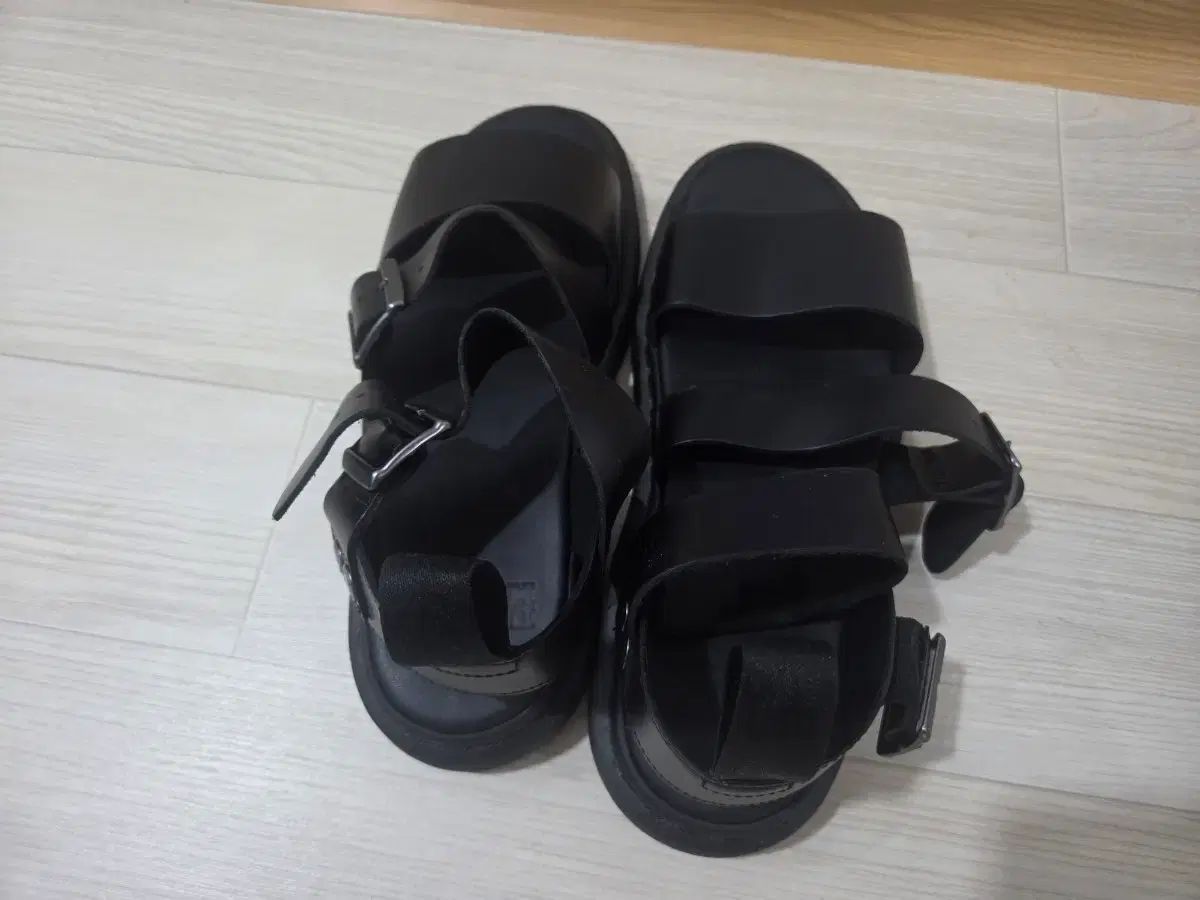 DR. MARTENS ドクターマーチン グリフォン サンダル ブラック 280