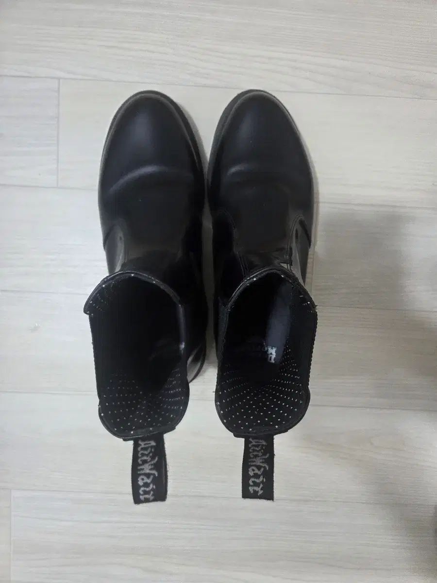 DR. MARTENS フローラ チェルシー ブーツ ブラック 280