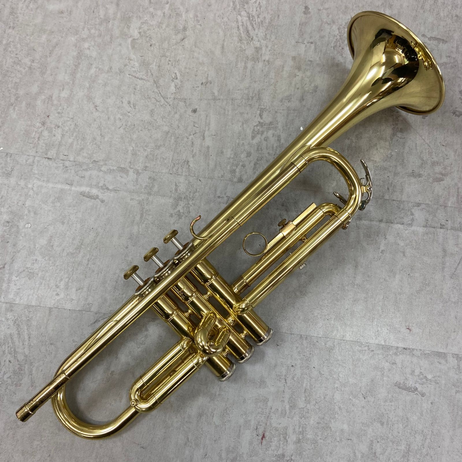 ヤマハ　B♭トランペット　YTR-235　ラッカー　純正レザーケース　管楽器　YAMAHA　trumpet　初心者 ヤマハ B♭トランペット YTR-235 ラッカー 純正レザーケース 管楽器