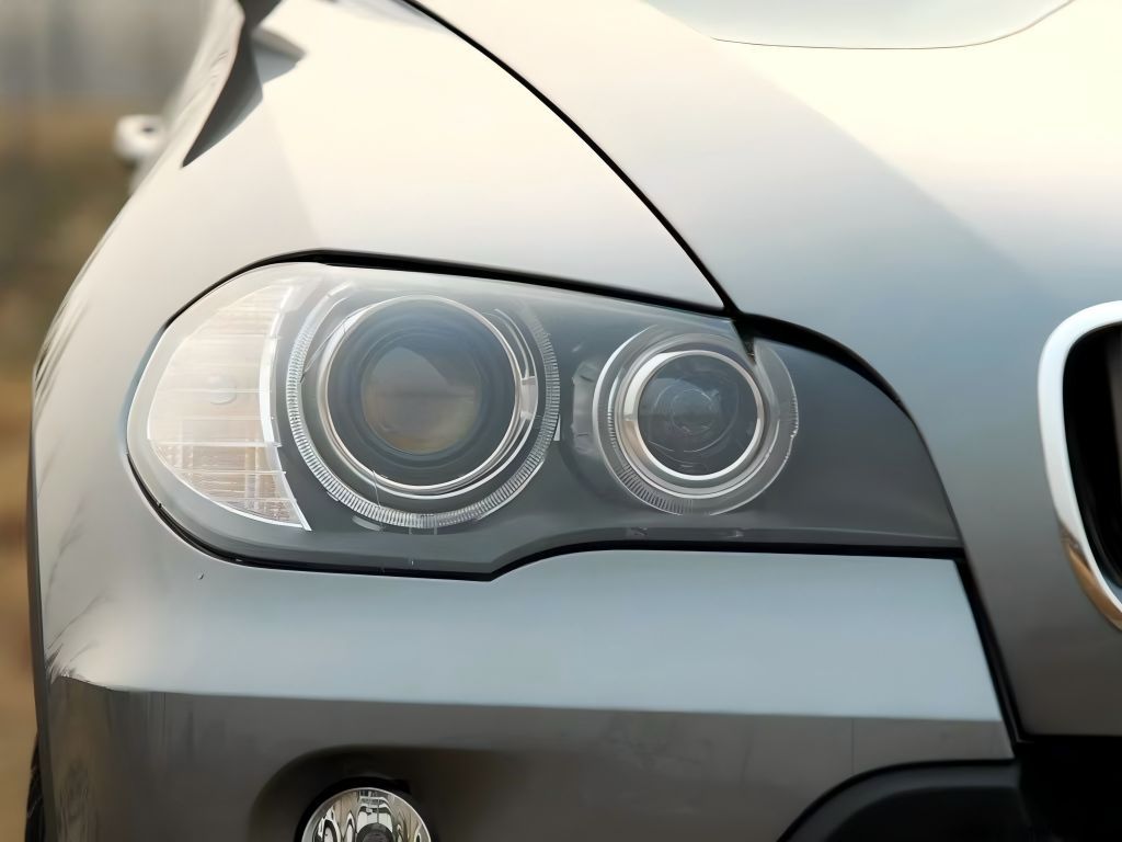 【送料無料】BMW X5 エックスファイブ E70 2007-2013対応 ヘッドライトユニット LED2色エンジェルアイ デイライト フロントライト 高耐久PC製 アップグレード仕様 外装パーツ 精悍な印象 スポーティー感アップ ライト周り美観向上 105,000円