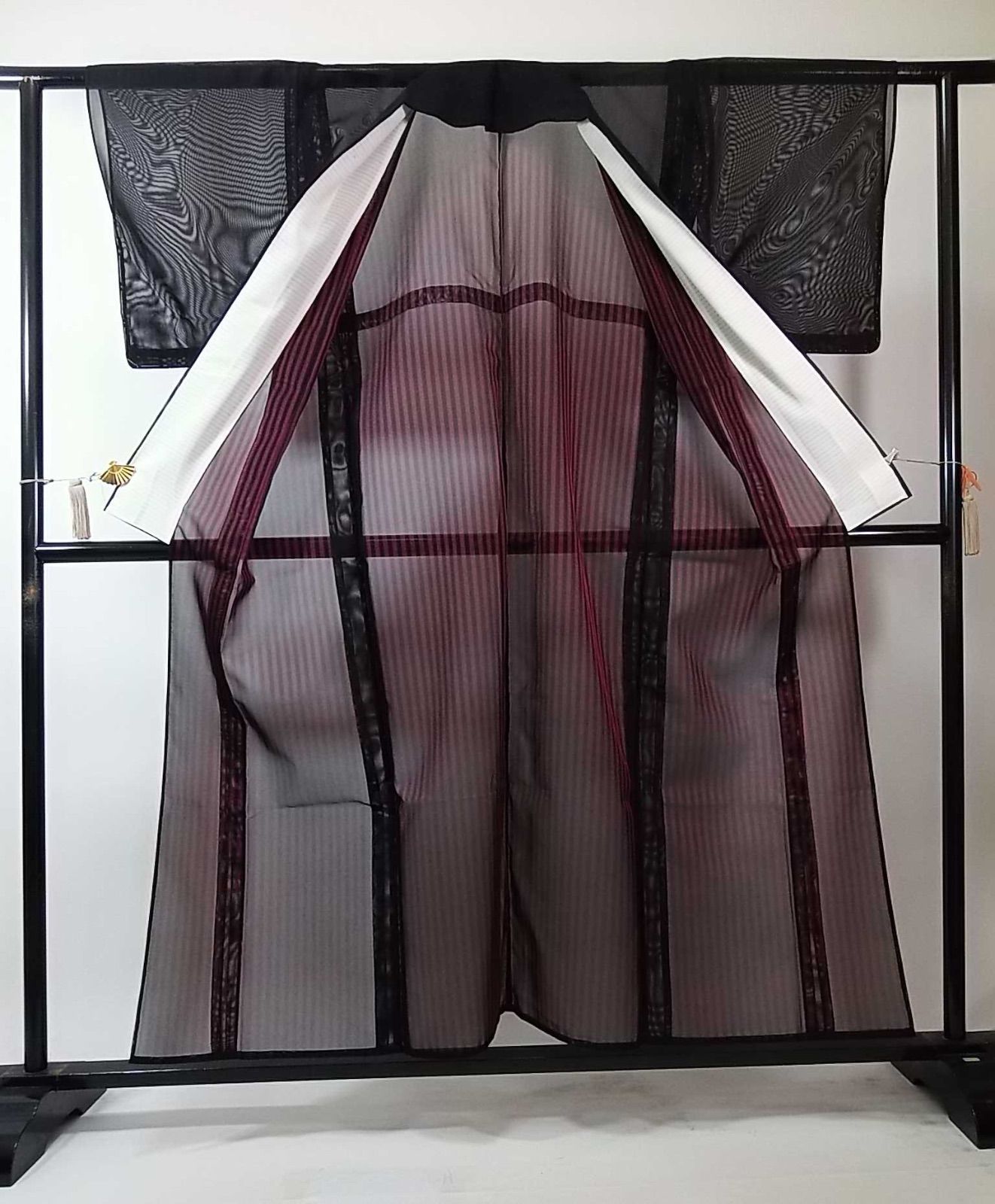 逸品 二重紗 夏小紋 艶めく黒×赤紫の縦縞模様 正絹 絽綴れ夏名古屋帯
