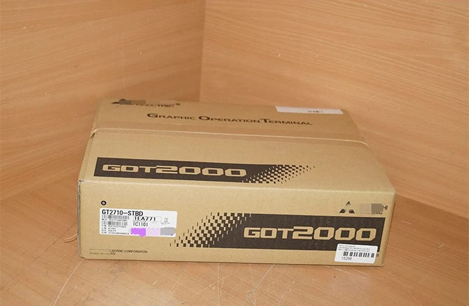 新品【 ★送料無料 】MITSUBISHI/三菱電機 タッチパネル GT2710-STBD【６ヶ月保証】
