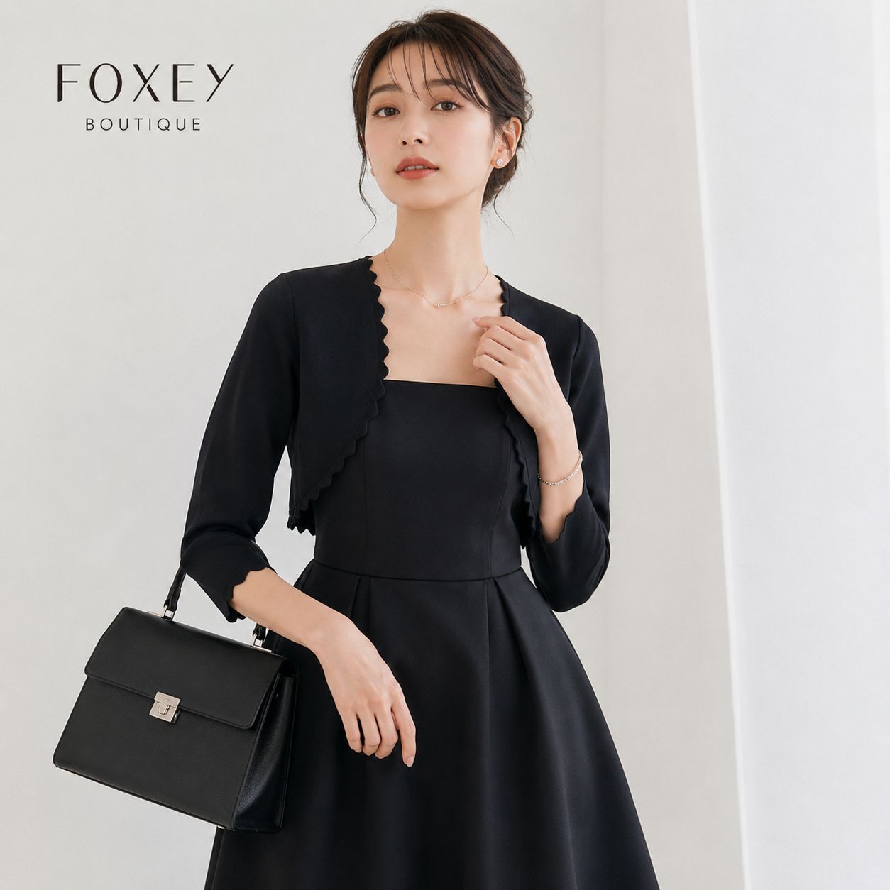 【未使用級】FOXEY BOUTIQUE 41228 /フォクシーブティック 40 「M〜Lサイズ（9号〜11号相当）」ブラック パーフェクトボレロ アセテートBLEND スカラップ カーディガン 羽織 上品 学校行事 セレモニー