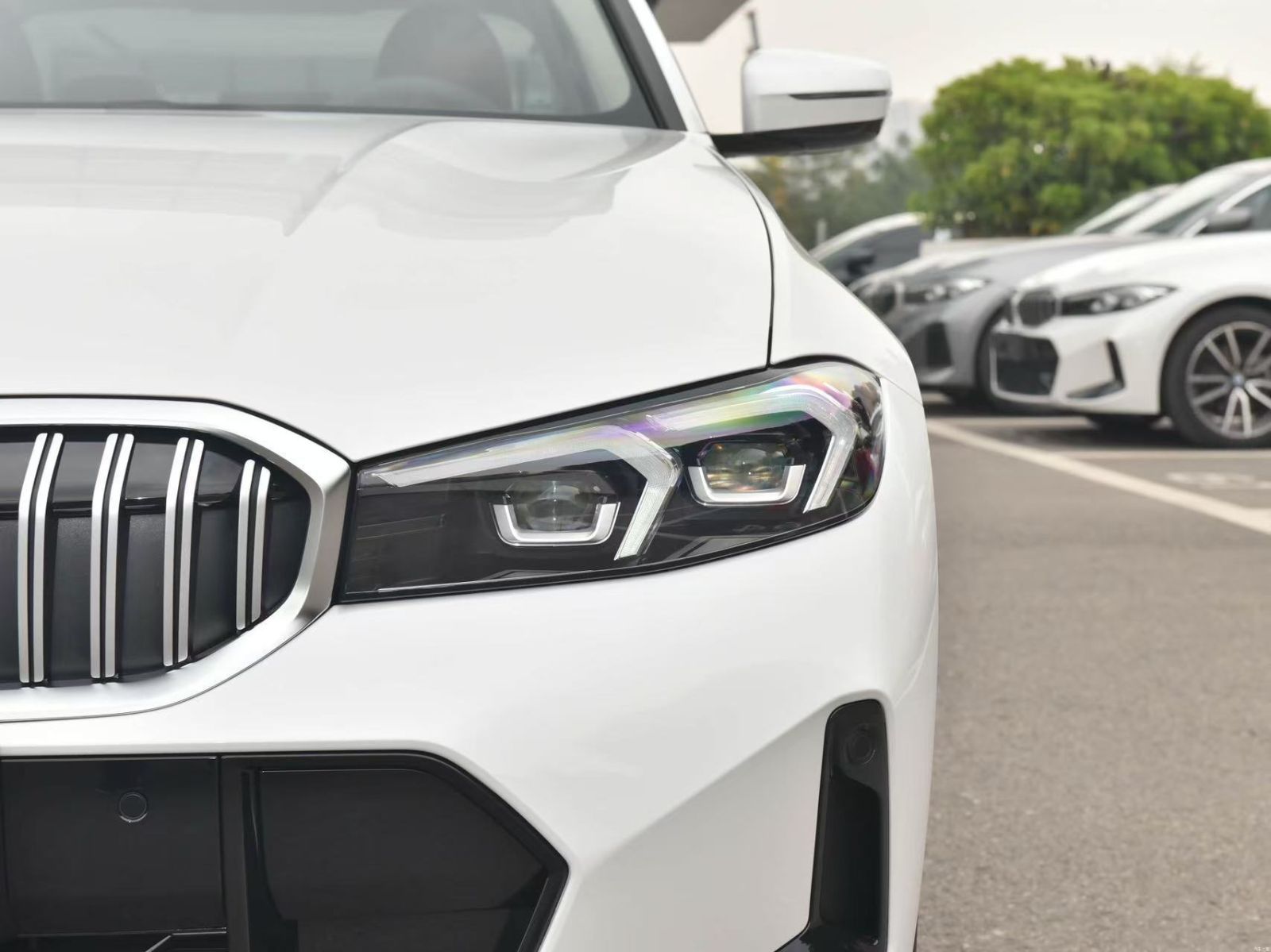 【送料無料】BMW 3シリーズ G20 G28 2023-2025対応 ヘッドライトユニット スプーン型2色切替LEDデイライト フロントライト 高耐久PC製 外装パーツ 精悍な印象 スポーティー感アップ シャープな発光デザイン ライト周り美観向上 高級感演出