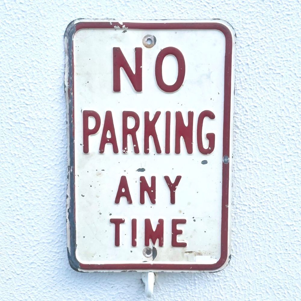 ヴィンテージ 看板 NO PARKING ANY TIME 駐車禁止 / ロードサイン メタルサイン エイジング加工 サビ風 USA ガレージ アメリカン雑貨