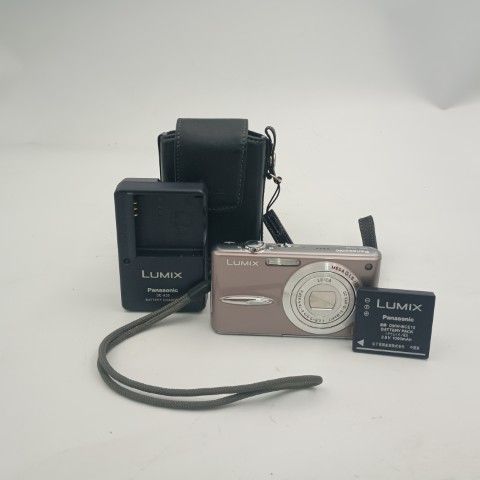 Panasonic LUMIX DMC-FX30 コンパクトデジタルカメラ - メルカリ