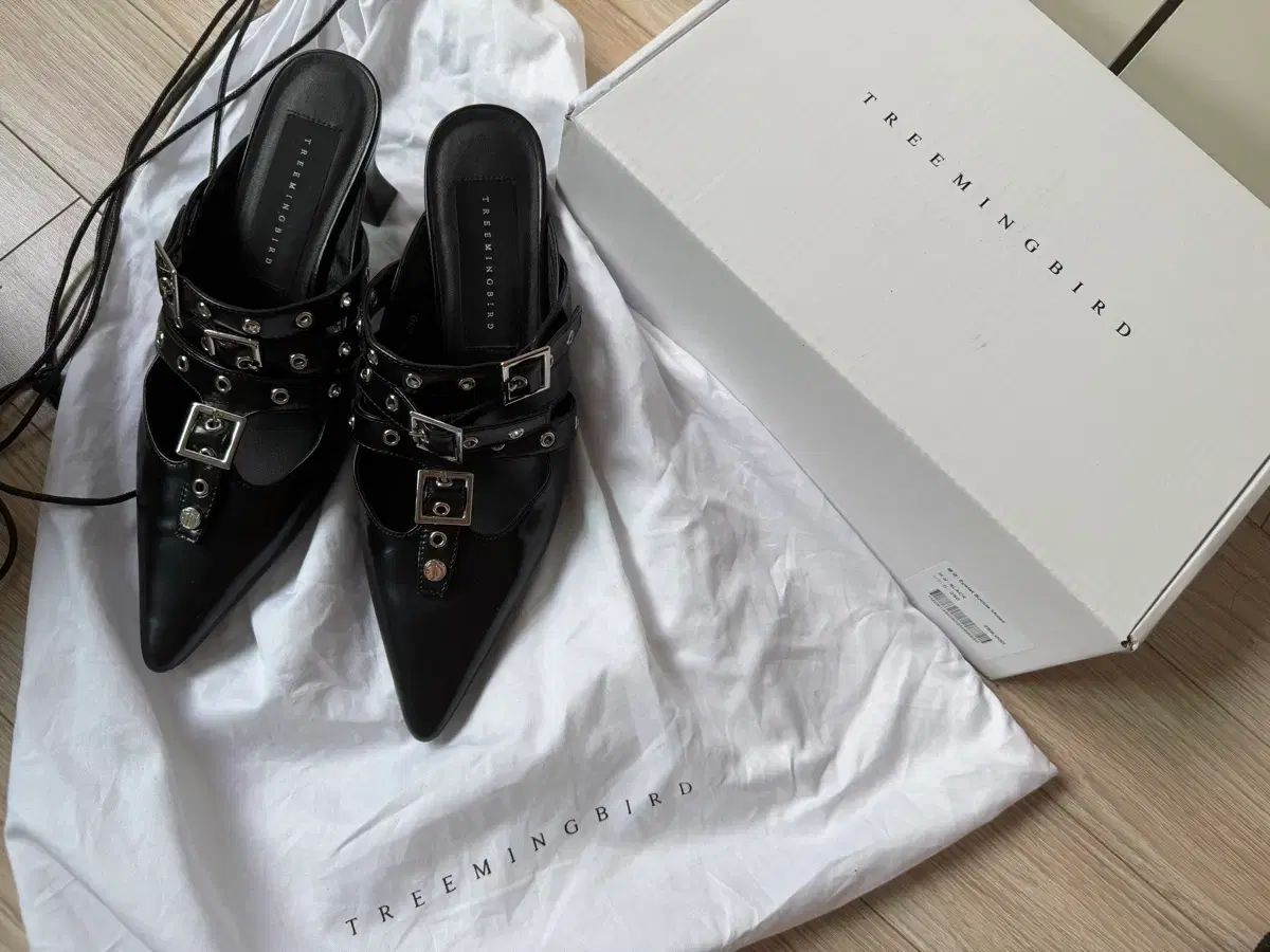 TREEMINGBIRD 靴 Eyelet Buckle Mules Black