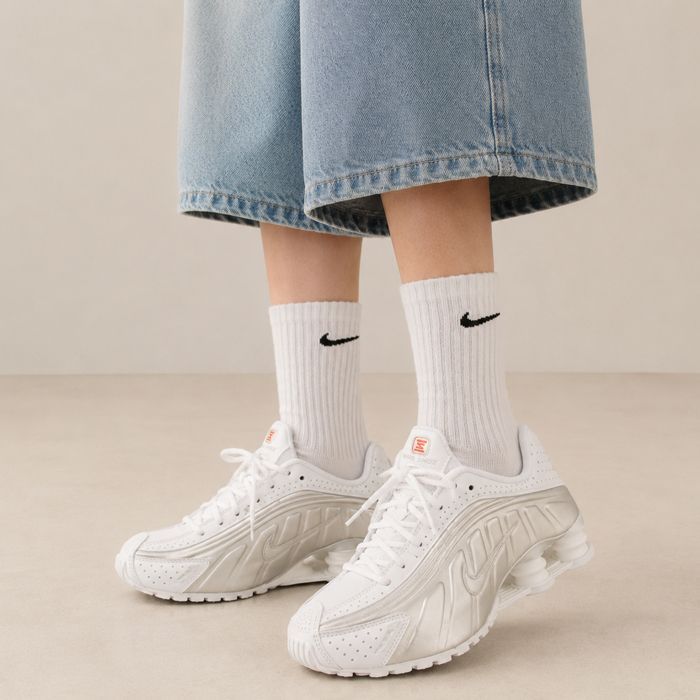 NIKE スニーカー ショックス SHOX R4 AR3565-101