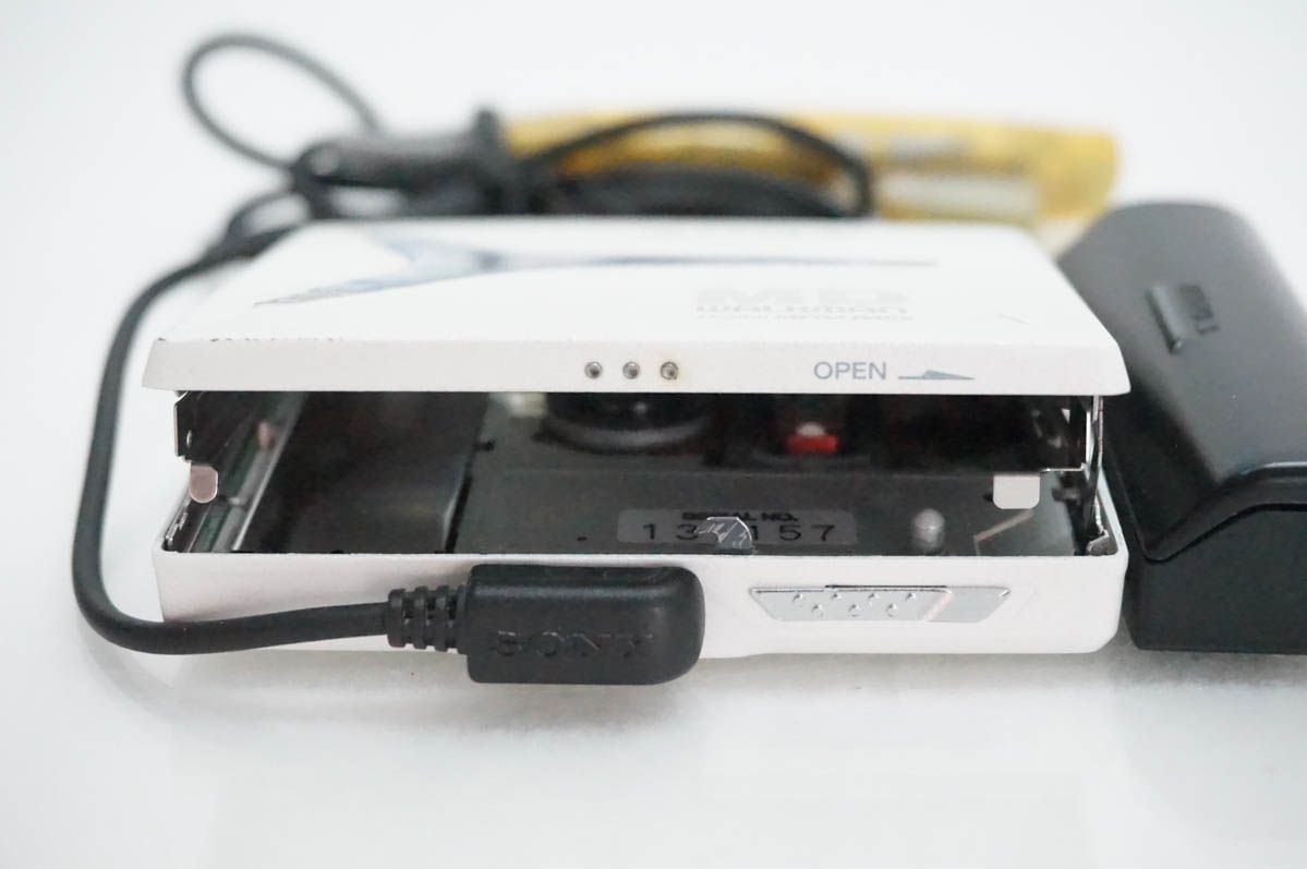 中古】C SONYソニー ポータブルMDプレーヤー MDウォークマン MZ-E90