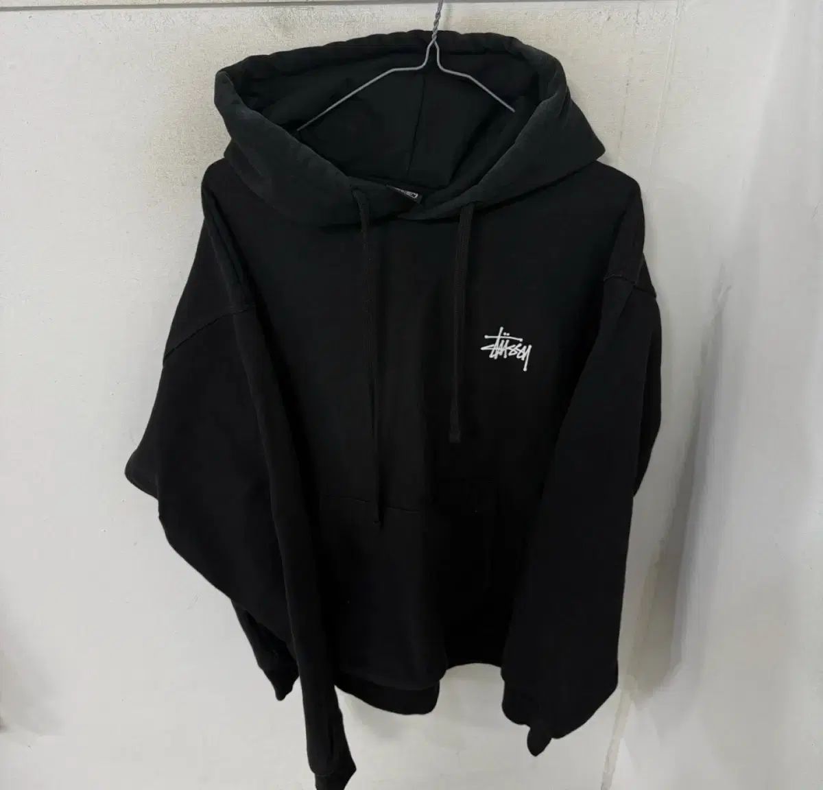 STUSSY ブラック WHO Tシャツ