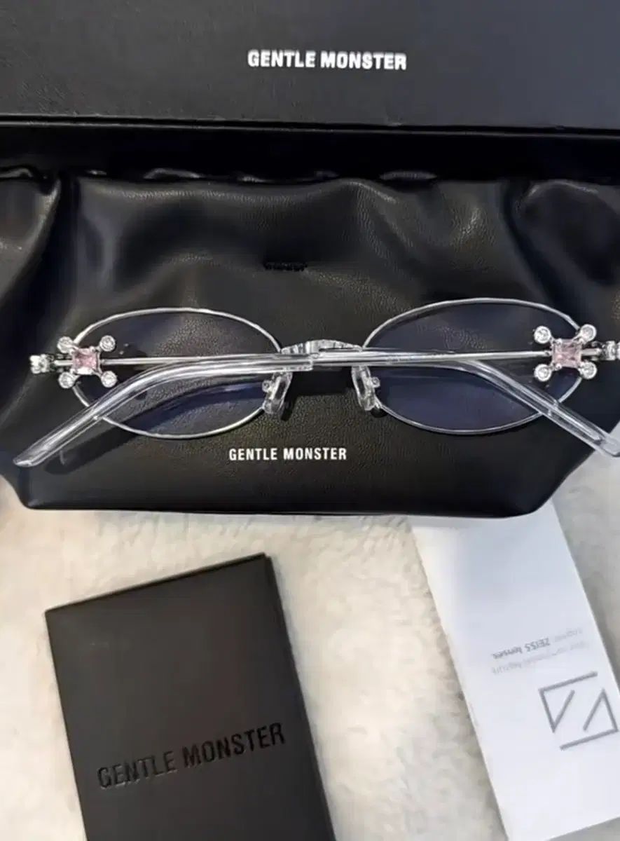 GENTLE MONSTER(ジェントルモンスター) オーバル型 メガネ / デイリー メガネ 出品