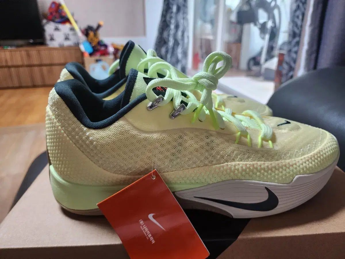 新品 NIKE バスケットシューズ st フレア 280mm です。