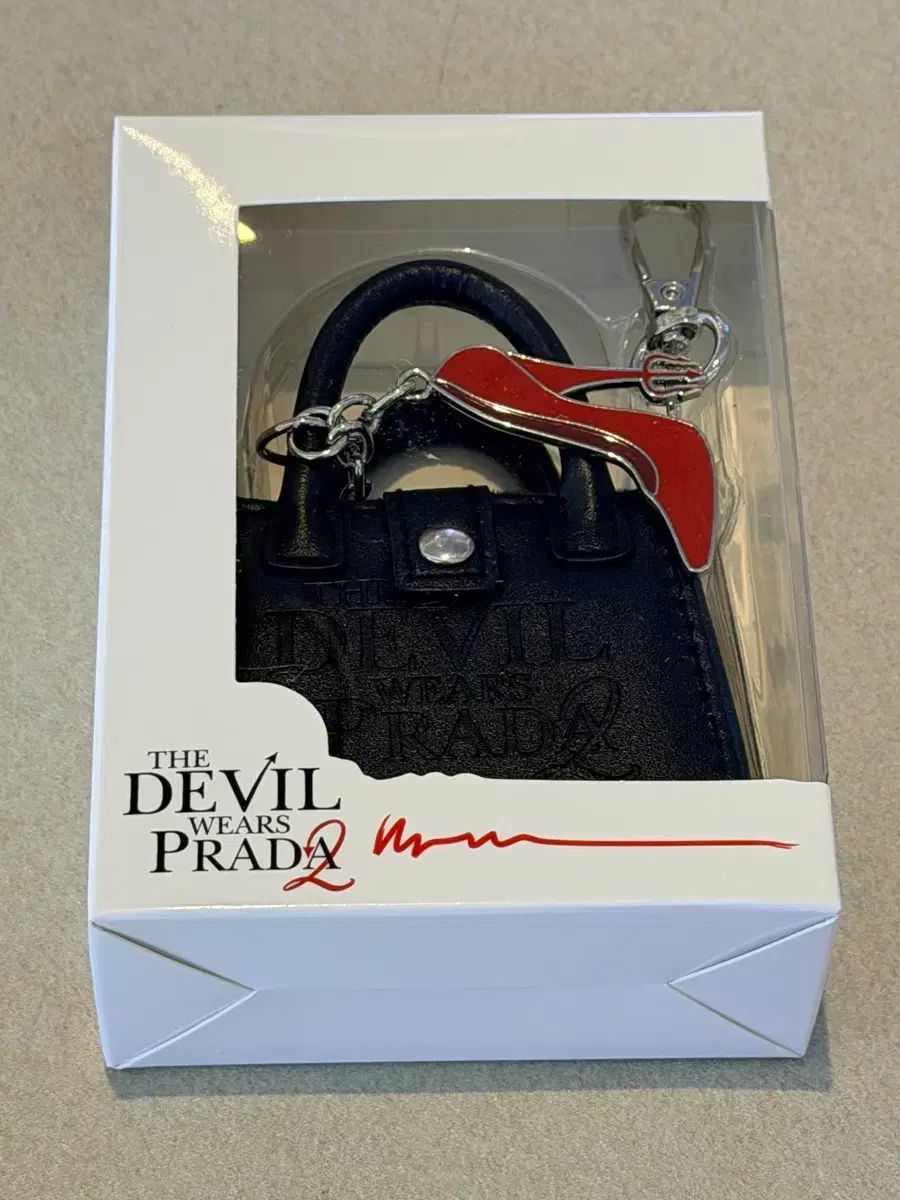 悪魔はプラダを着用2 キーホルダー 新品