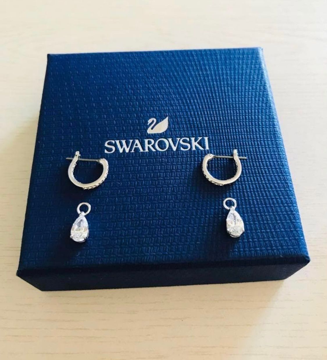 スワロフスキー Swarovski Attract ドロップピアス - メルカリ