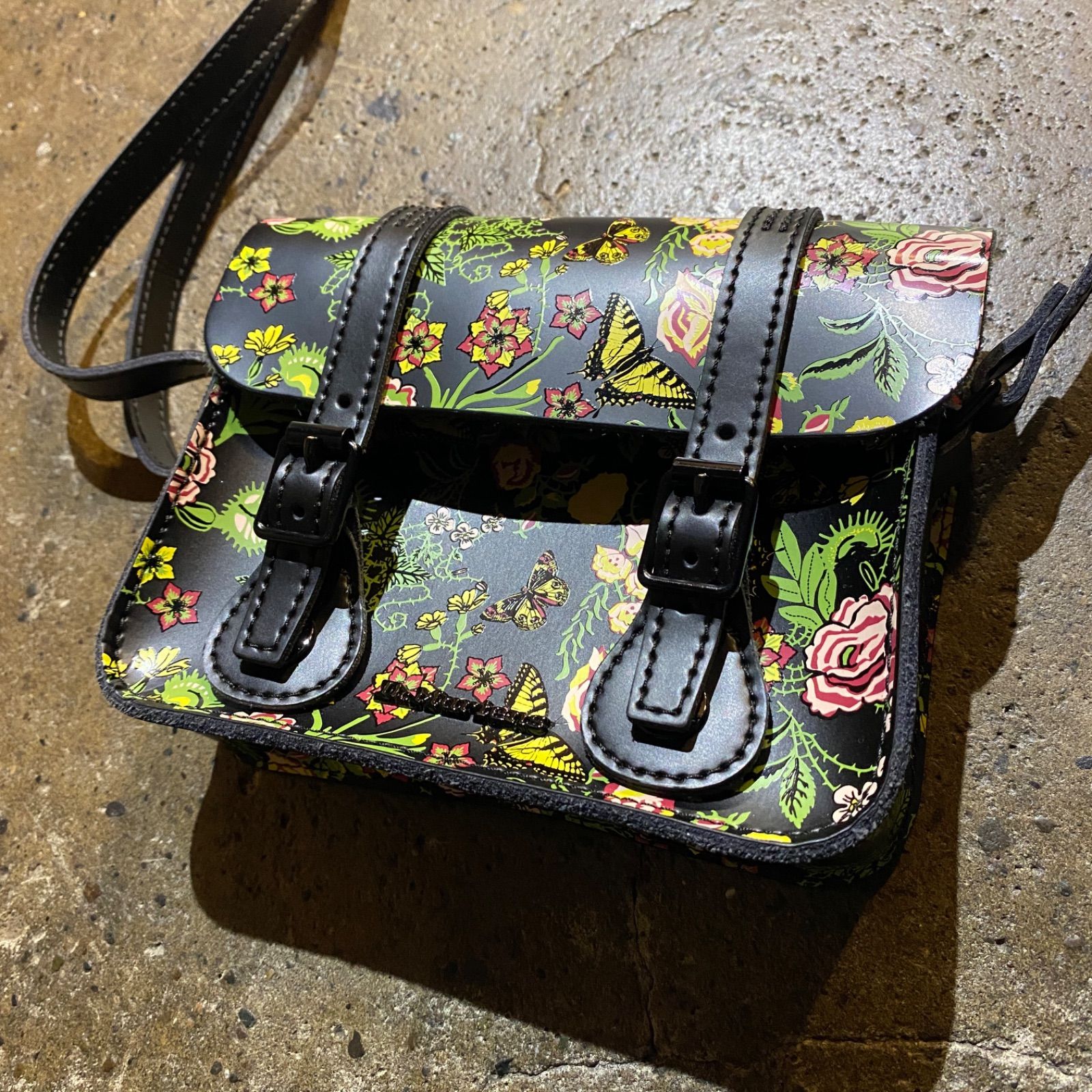 Dr.Martens 7 inch Floral Leather Crossbody Bag ドクターマーチン 7 