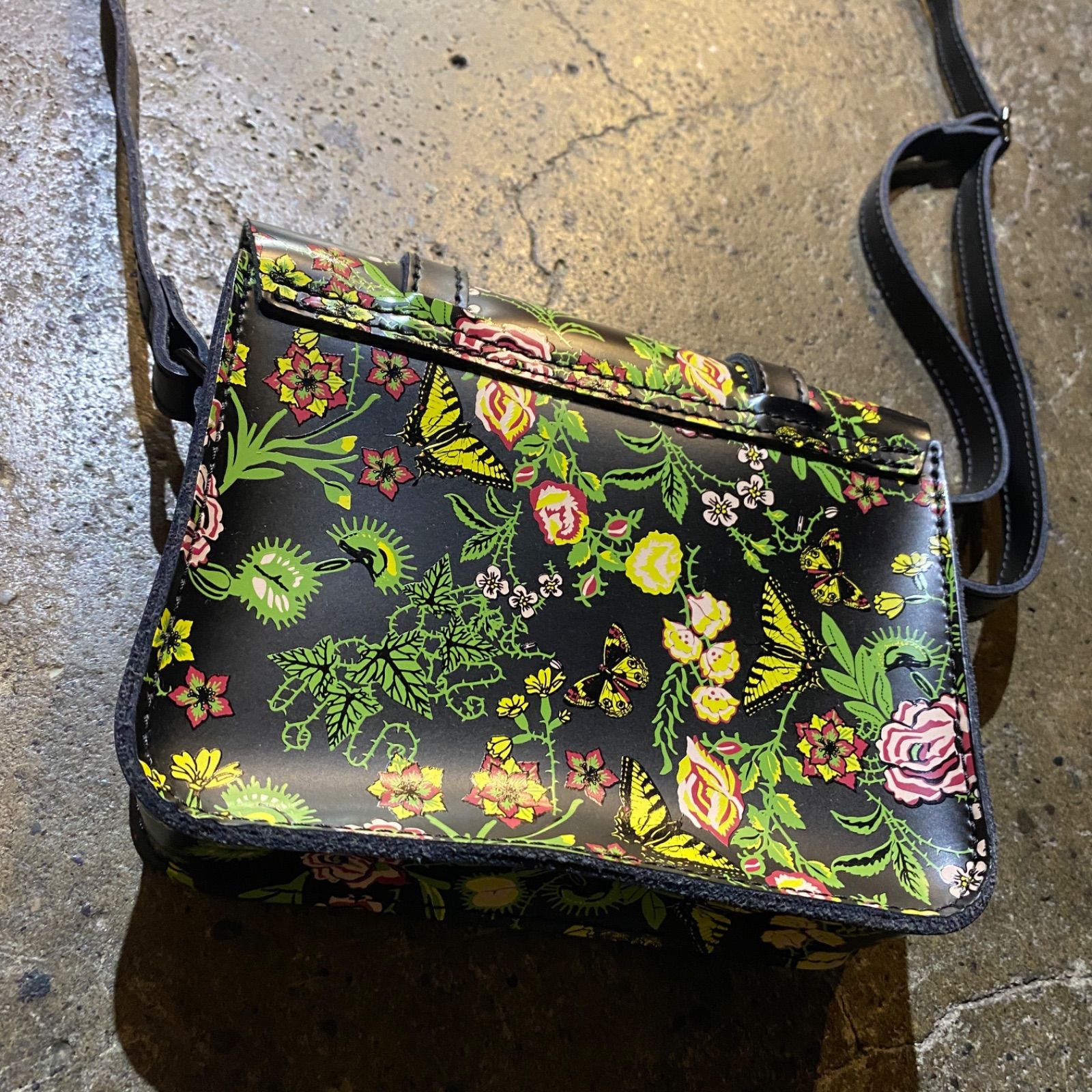 Dr.Martens 7 inch Floral Leather Crossbody Bag ドクターマーチン 7 