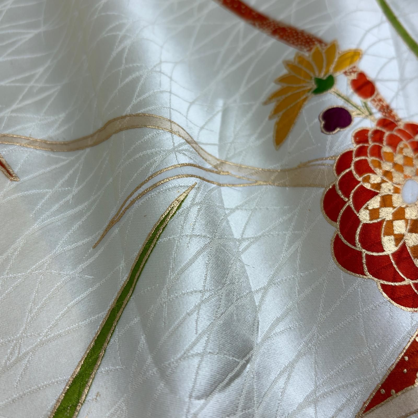 511mh75☆付下げ 一つ紋 ややふくよかサイズ 金駒刺繍 金彩 辛子色☆ 付下げ 金駒刺繍 金彩 上品な染め 紋無し 正絹 着物 MK-4099 - メルカリ