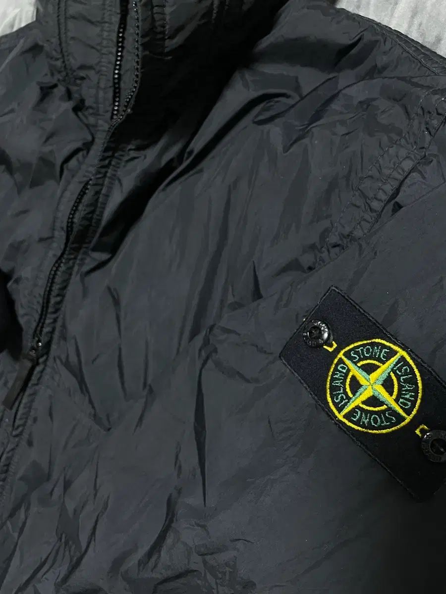 新作，爆買い】 L 23fw 百貨店購入 STONE ISLAND ストーンアイランド