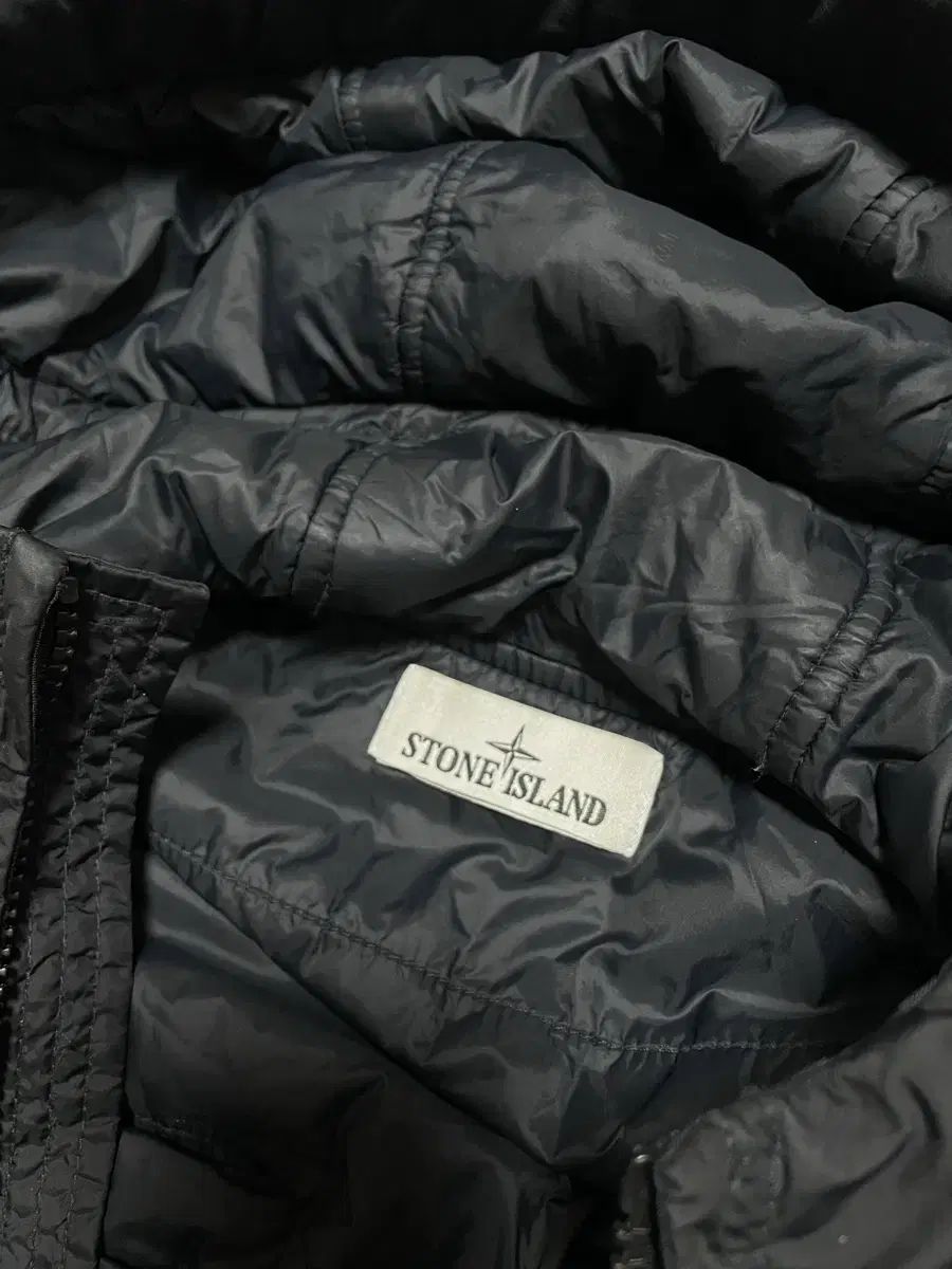 新作，爆買い】 L 23fw 百貨店購入 STONE ISLAND ストーンアイランド