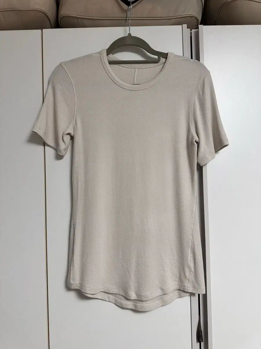 lululemon ゴージ 半袖 Tシャツ ベージュ