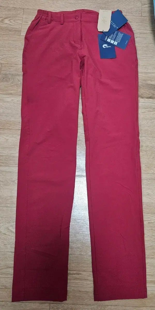 新品 NEPA レディース クライミングパンツ カラーはかわいいレッドカラーで、サイズは27 (69