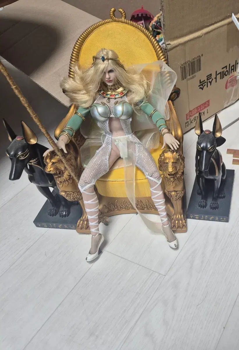 エジプト女王スタイル フィギュア + 椅子 セット