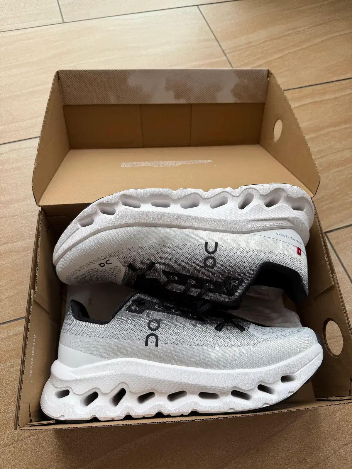 On Running オン ランニング クラウドティルト ブラック アイボリー 275mm 43