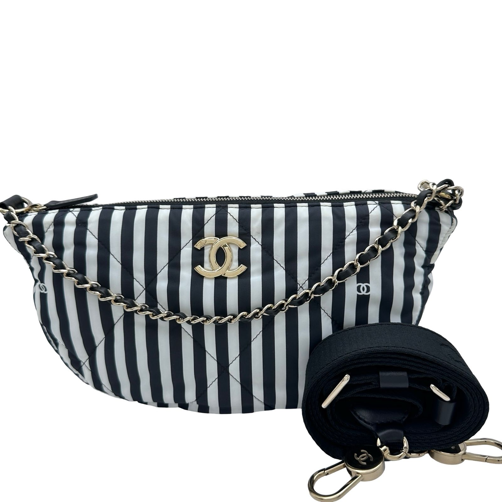 シャネル CHANEL ラージホーボーバッグ AS4698 ブラック×ホワイト ゴールド金具 ナイロン レディース ショルダーバッグ