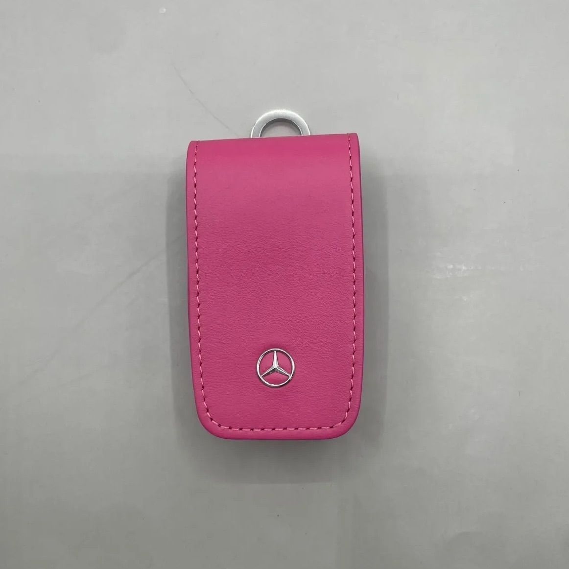 未使用級　Mercedes-Benz メルセデスベンツ　キーケース　キーホルダー　ロゴ　シルバー金具　レザー　ピンク