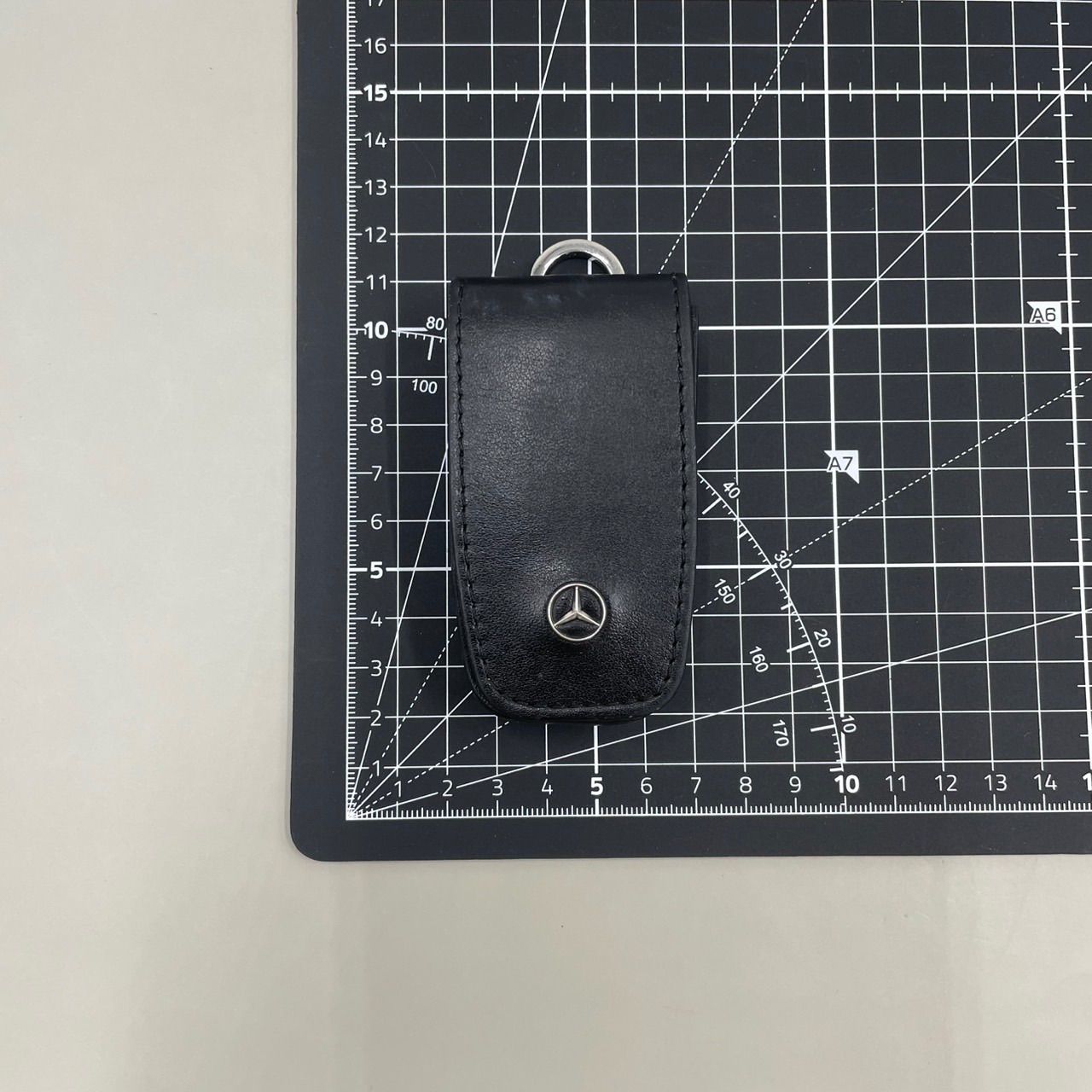 美品 Mercedes-Benz メルセデスベンツ キーケース キーホルダー ロゴ 