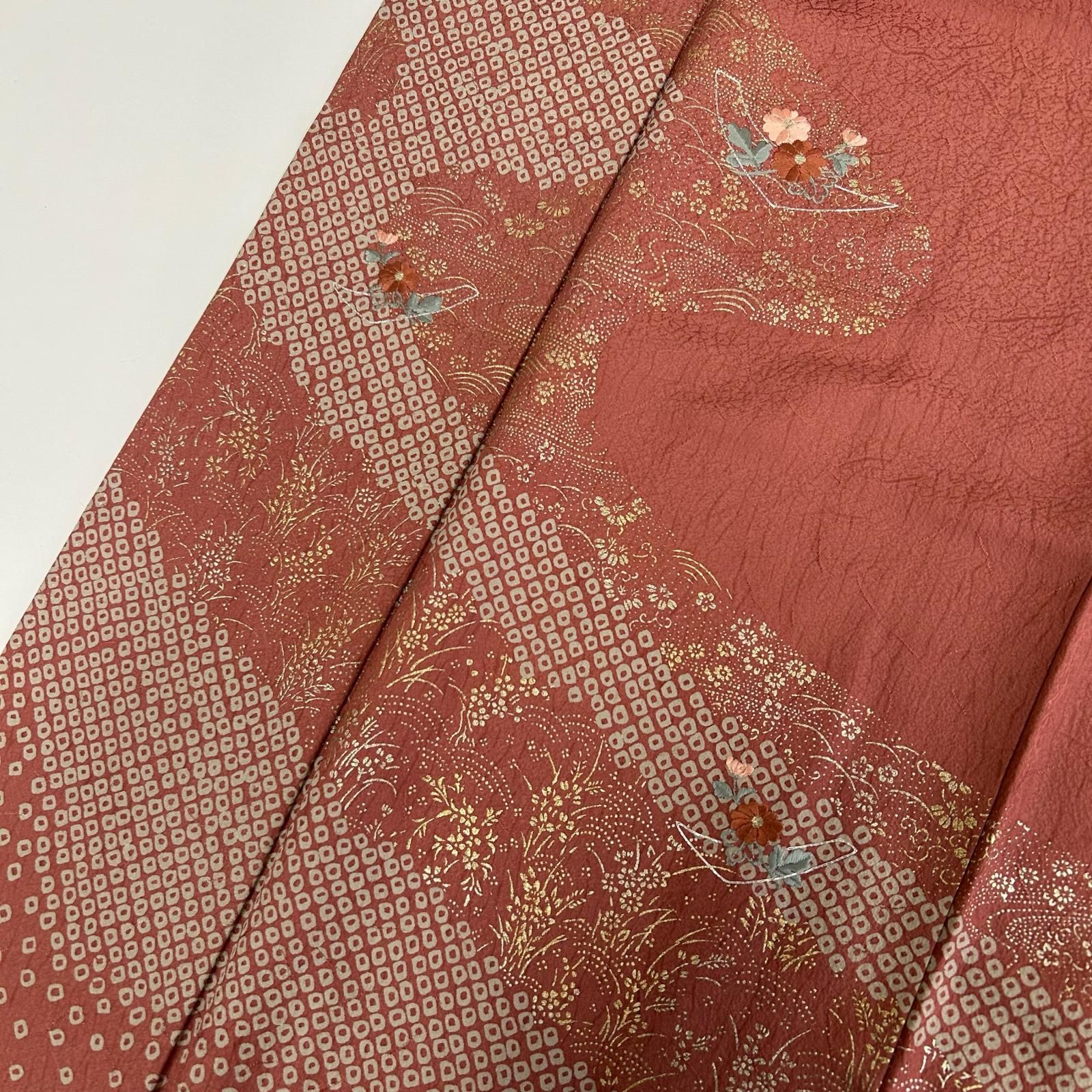 付け下げ 裄66 正絹 刺繍 美しい花 金彩 一つ紋 袷 着物 MK-3771