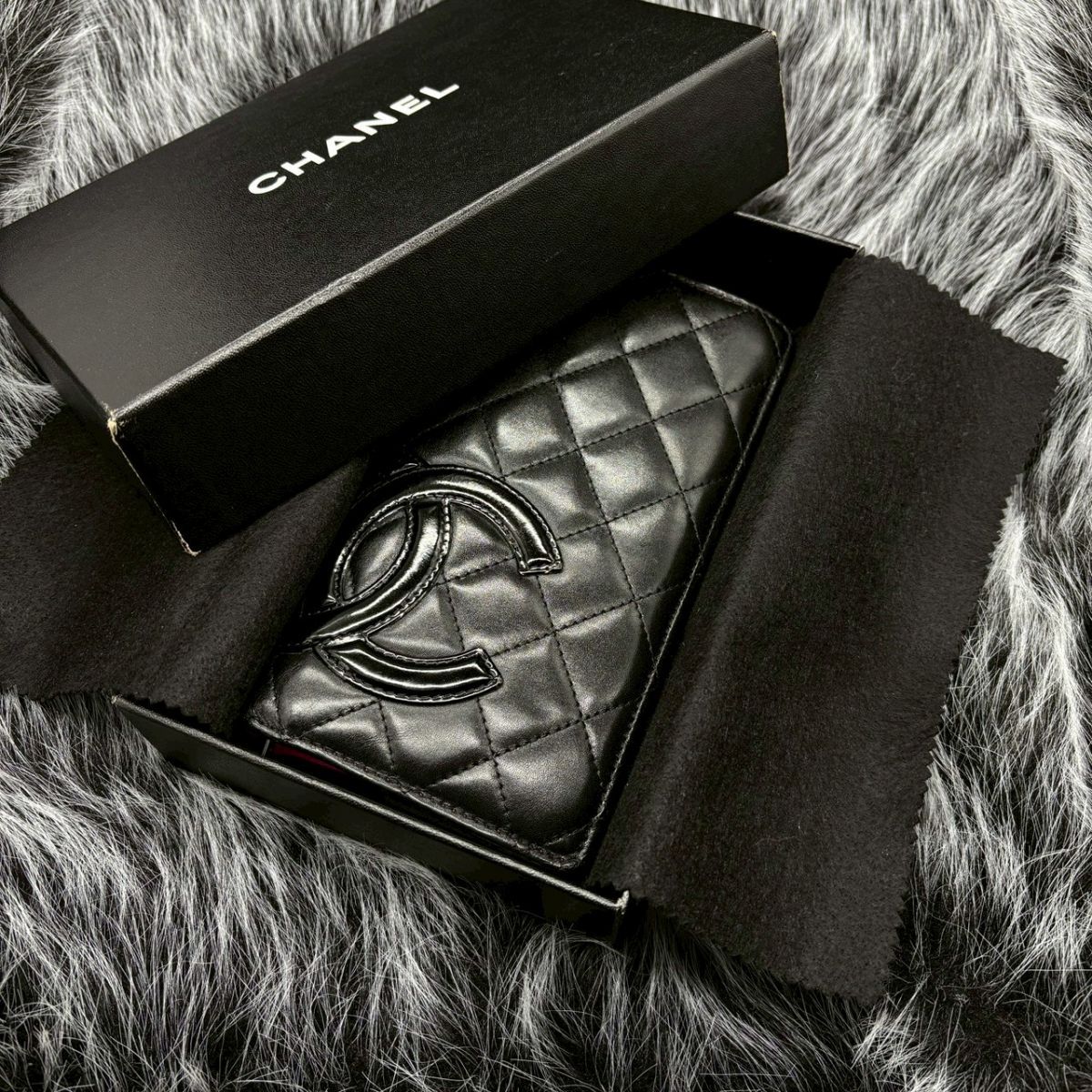 視線を奪う黒と桃】 CHANEL 長財布 カンボンライン ココマーク 