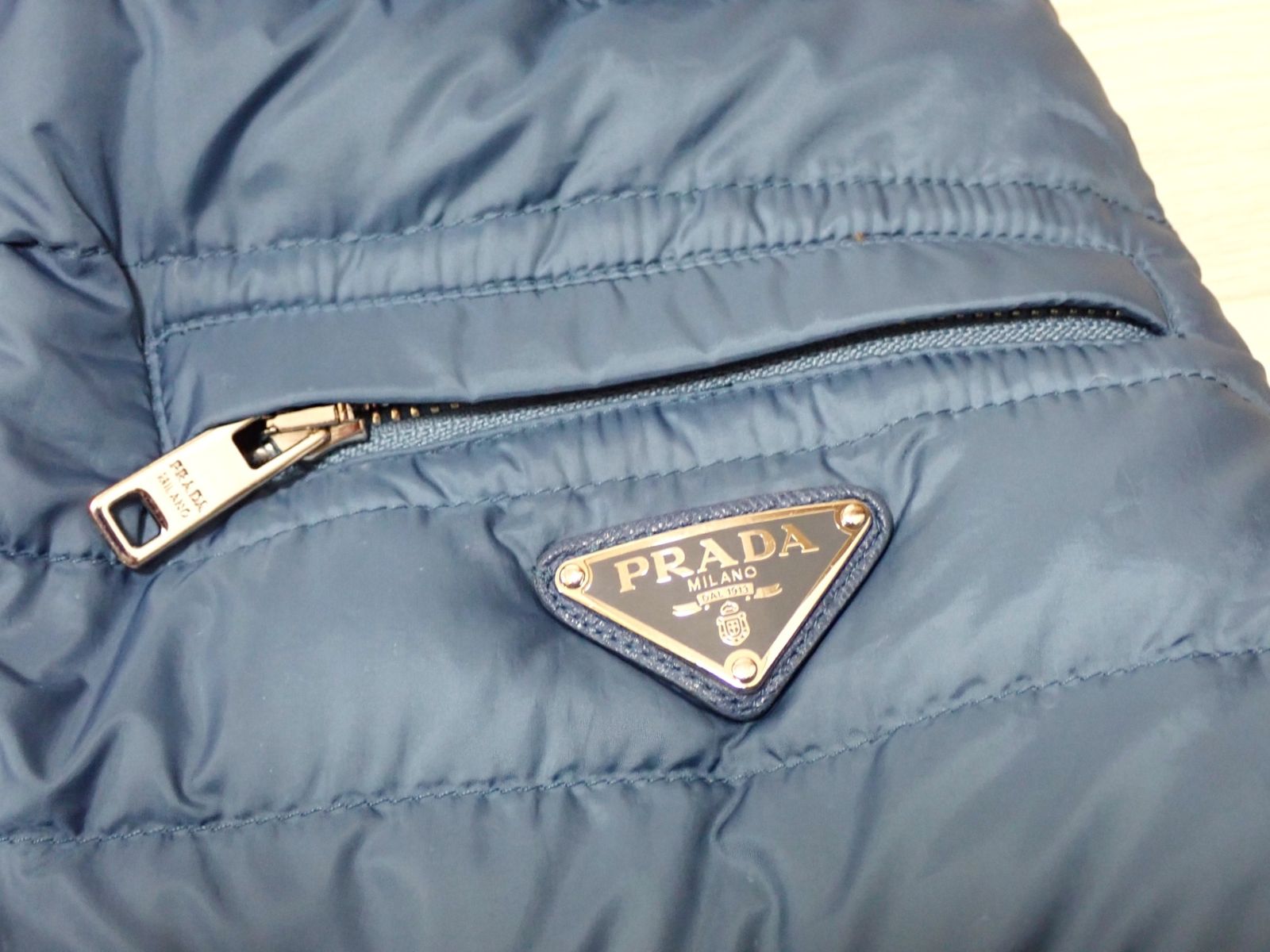 美品】PRADA プラダ ライトダウンジャケット ブラック 50 三角ロゴ 