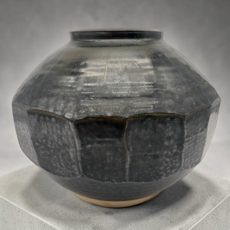 【希少品】面取 壺 李朝系 多面壺 花瓶 花器 和モダン 民藝 陶器 オブジェ 黒釉 古民家インテリア 高さ約20cm 刻印あり