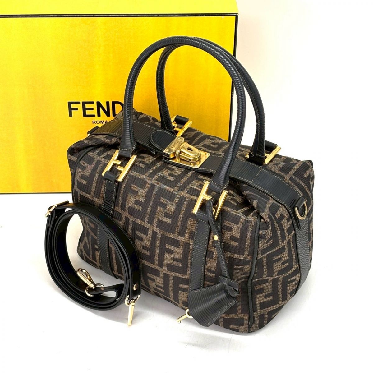 余裕は柄で語る】 FENDI ミニボストンバッグ ズッカ柄 バニティ 2WAY 