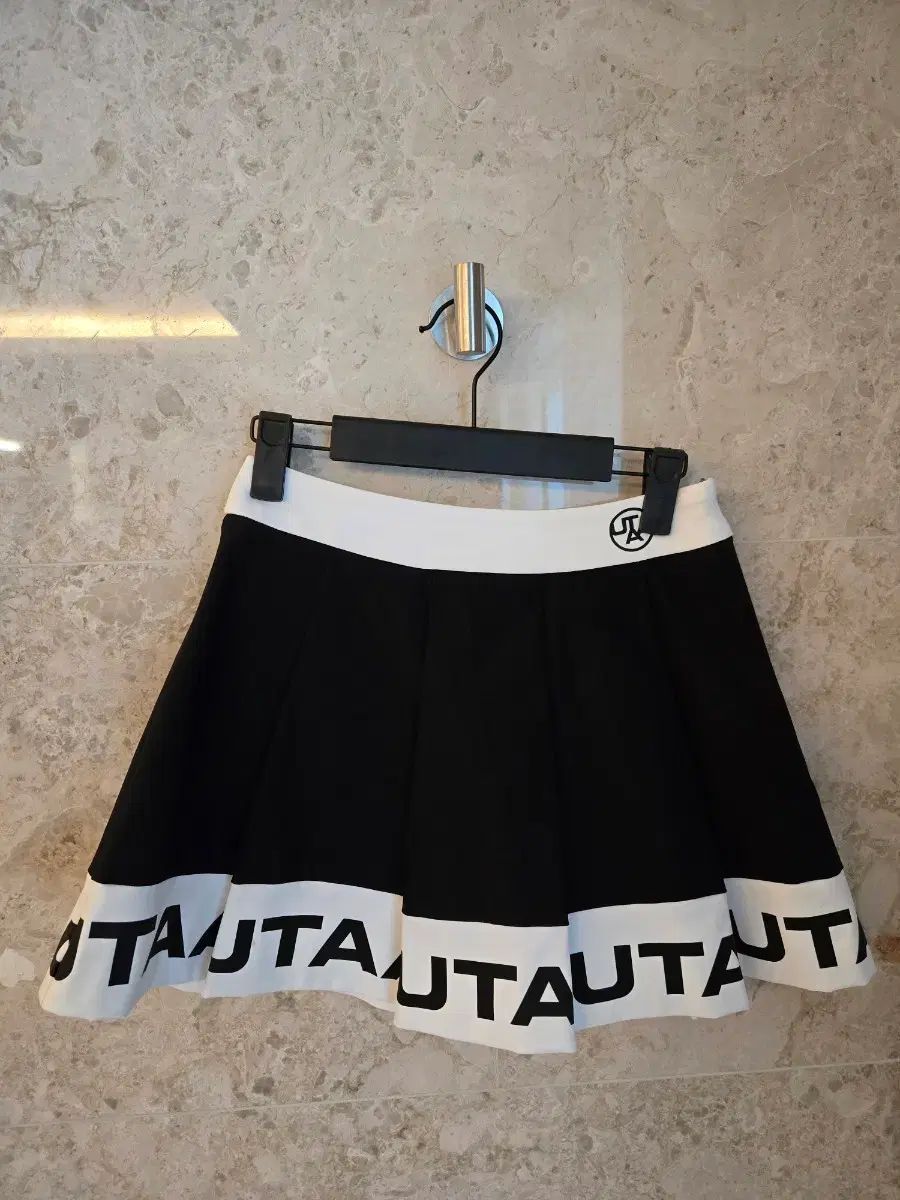 UTA ブラック プリーツ スカート 24,532円
