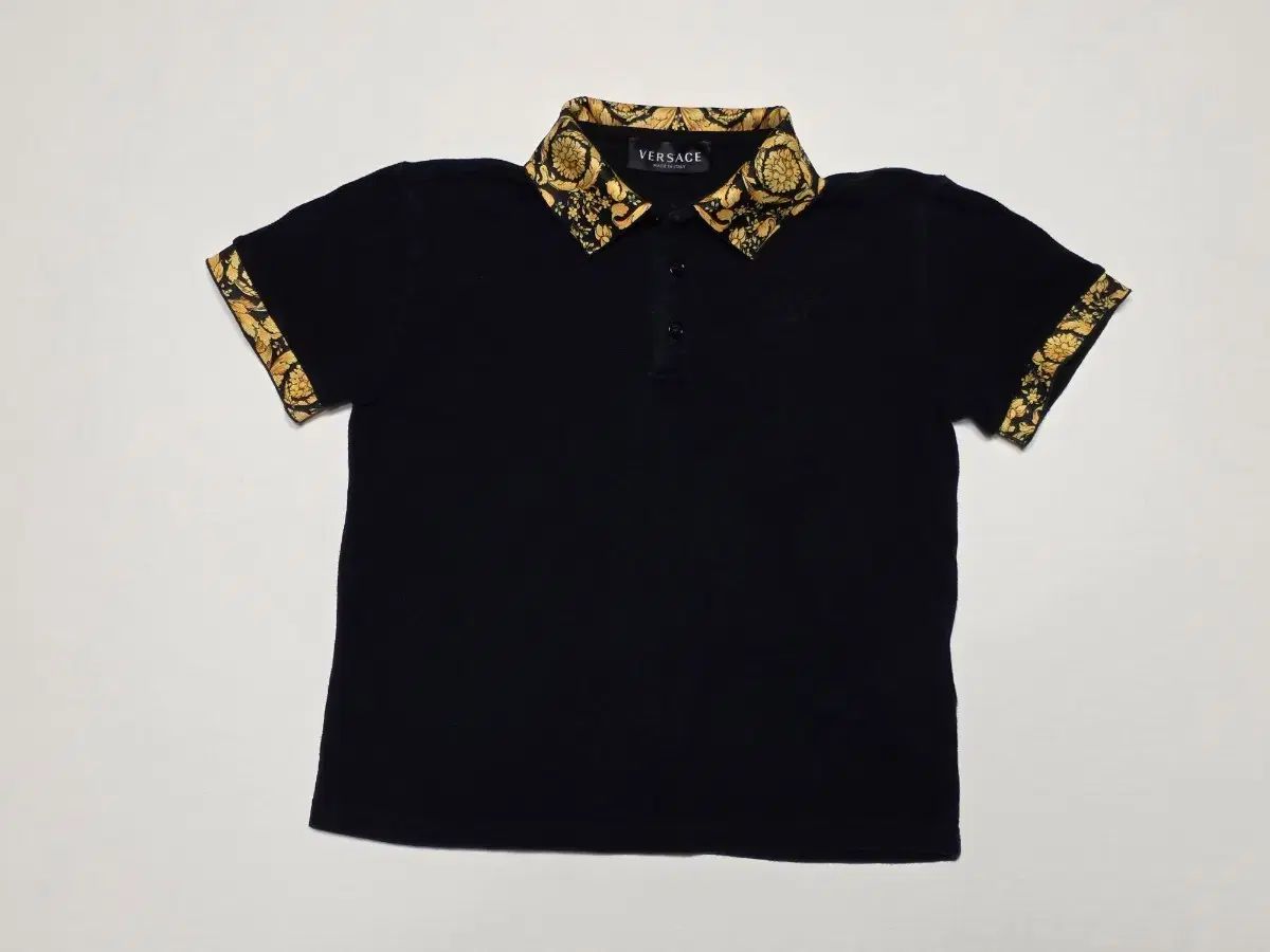 正規品 ヴェルサーチェ キッズ ブラック メドゥーサ カラーTシャツ 8A