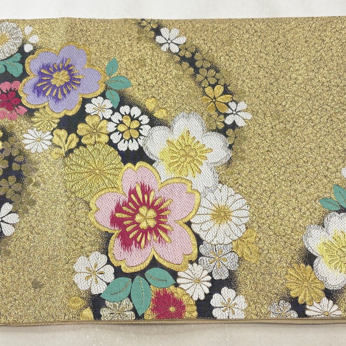 美品】 袋帯 秀品 振袖向き 桜 草花 金銀糸 箔 金色 六通 正絹 【中古