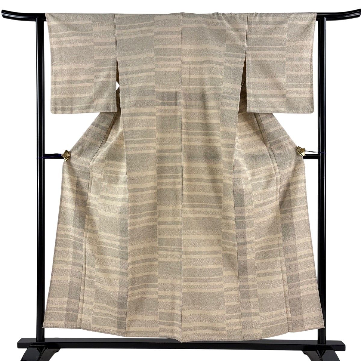 お召 身丈155.5cm 裄丈62cm S 単衣 段縞 亀甲絣 ベージュ 正絹 秀品 【中古】