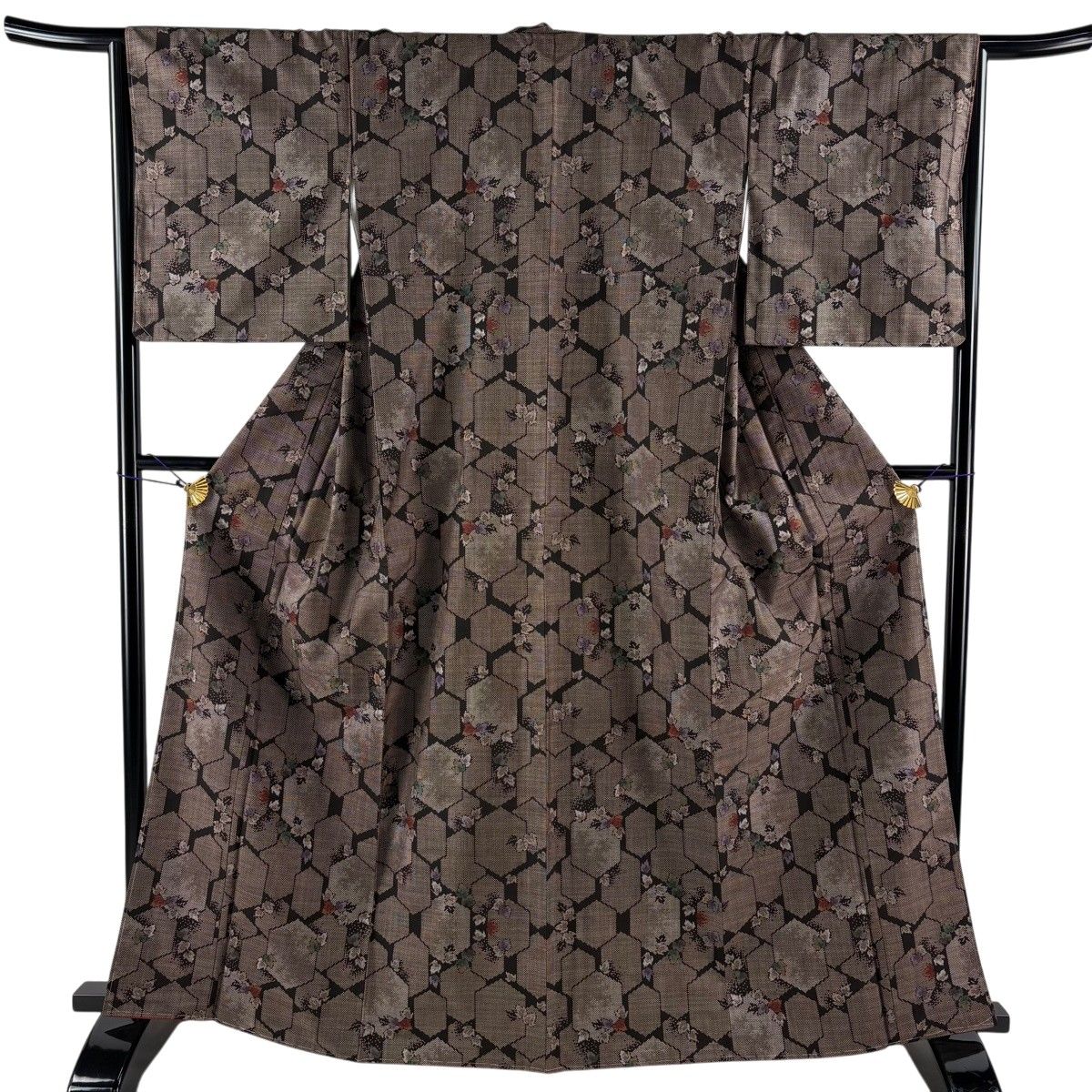 大島紬 身丈163.5cm 裄丈65.5cm M 袷 証紙 葉柄 亀甲 焦茶色 正絹 秀品 【中古】