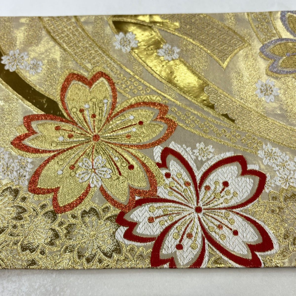 袋帯 秀品 振袖向き 桜 熨斗 金糸 箔 金色 六通 正絹 【中古】 - メルカリ 袋帯 秀品 振袖向き 桜 熨斗 金糸 箔 金色 六通 正絹 【中古】 - メルカリ