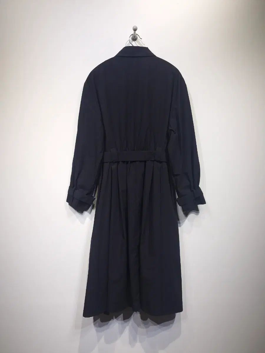 新品 KARL LAGERFELD カールラガーフェルド 23年 トレンチ コート ONE PIECE