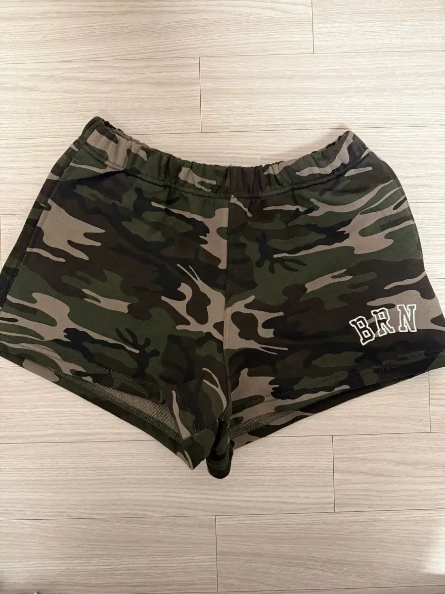 新品 BORN TO WIN カモフラ ハーフパンツ W BRN SWEAT SHORTS CAMO